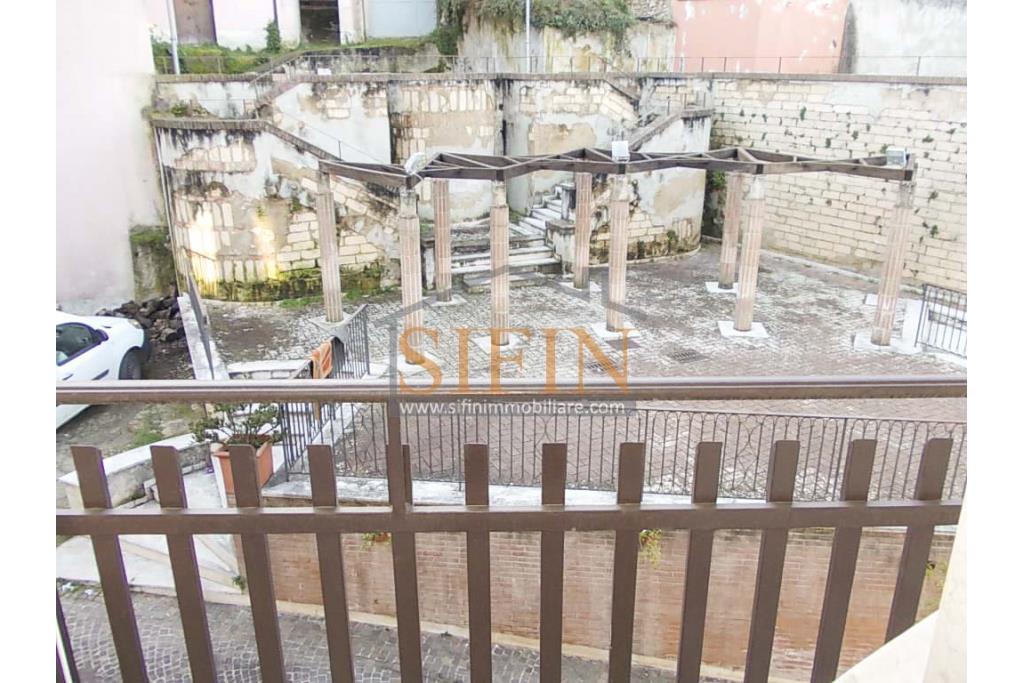 Appartamento indipendente - San Sossio Baronia (AV) via Aniello Coppola, (adiacente piazza Tre Cannelle) proponiamo in vendita appartamento di complessivi mq. 85,00, con ingresso indipendente