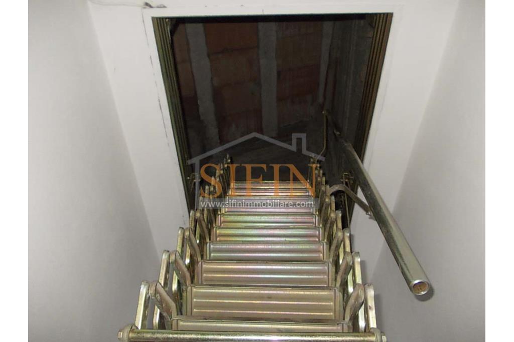 Appartamento indipendente - San Sossio Baronia (AV) via Aniello Coppola, (adiacente piazza Tre Cannelle) proponiamo in vendita appartamento di complessivi mq. 85,00, con ingresso indipendente