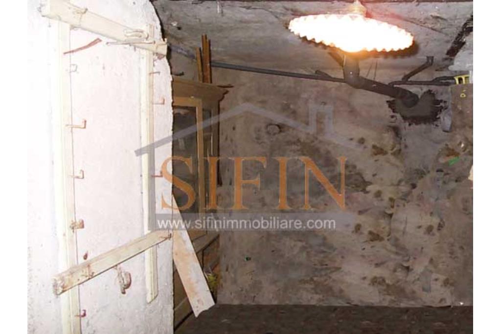 Casa Singola Centro Storico - Casa indipendente nel centro storico composta da tre vani e cantina