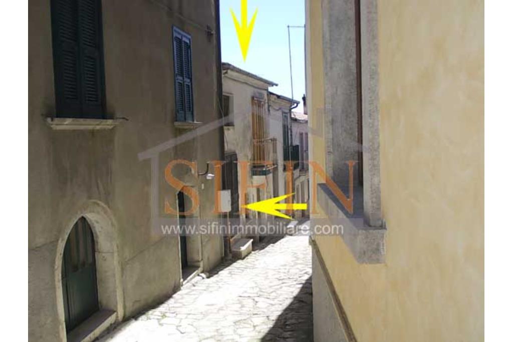 Casa Singola Centro Storico - Casa indipendente nel centro storico composta da tre vani e cantina