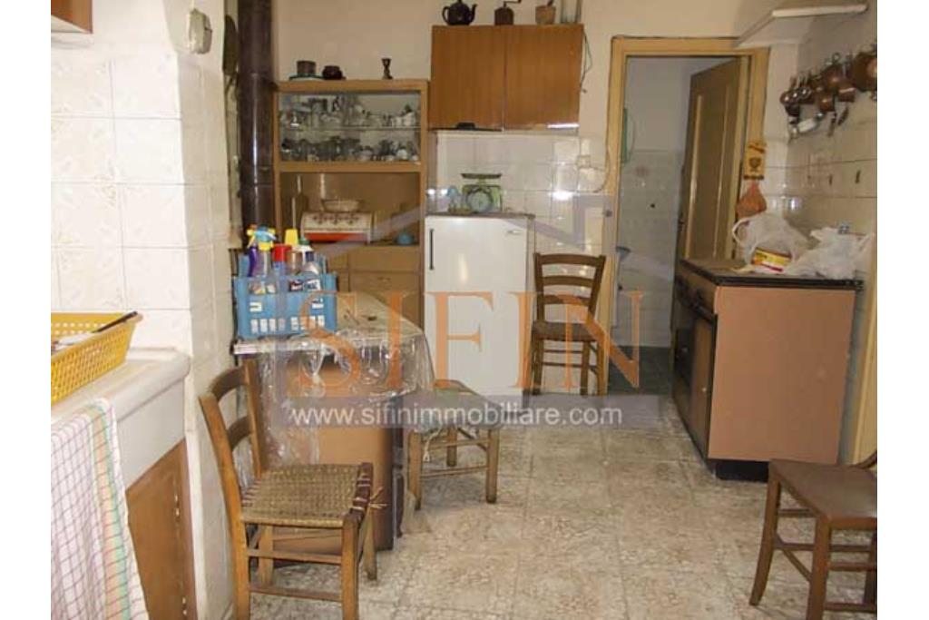 Casa Singola Centro Storico - Casa indipendente nel centro storico composta da tre vani e cantina