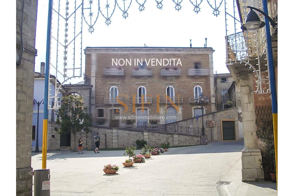Appartamento storico - appartamento in vendita a Savignano Irpino sulla centralissima Piazza Umberto I
