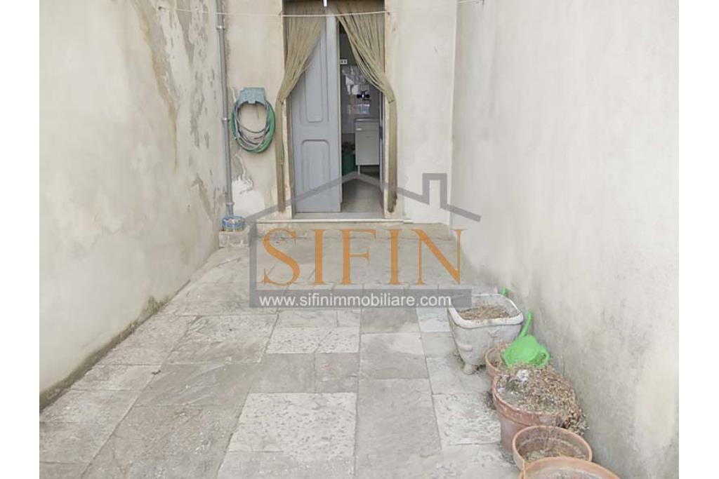 Appartamento storico - appartamento in vendita a Savignano Irpino sulla centralissima Piazza Umberto I