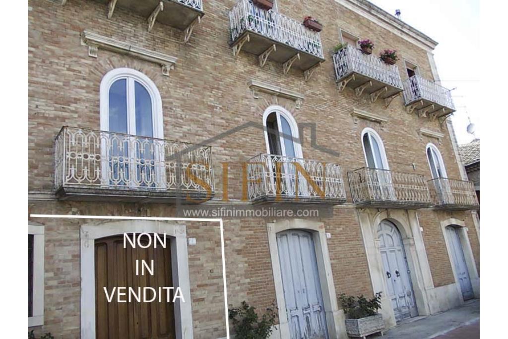 Appartamento storico - appartamento in vendita a Savignano Irpino sulla centralissima Piazza Umberto I