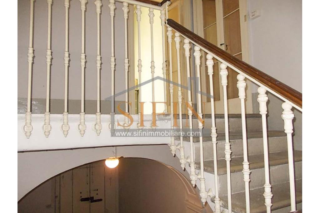 Appartamento storico - appartamento in vendita a Savignano Irpino sulla centralissima Piazza Umberto I