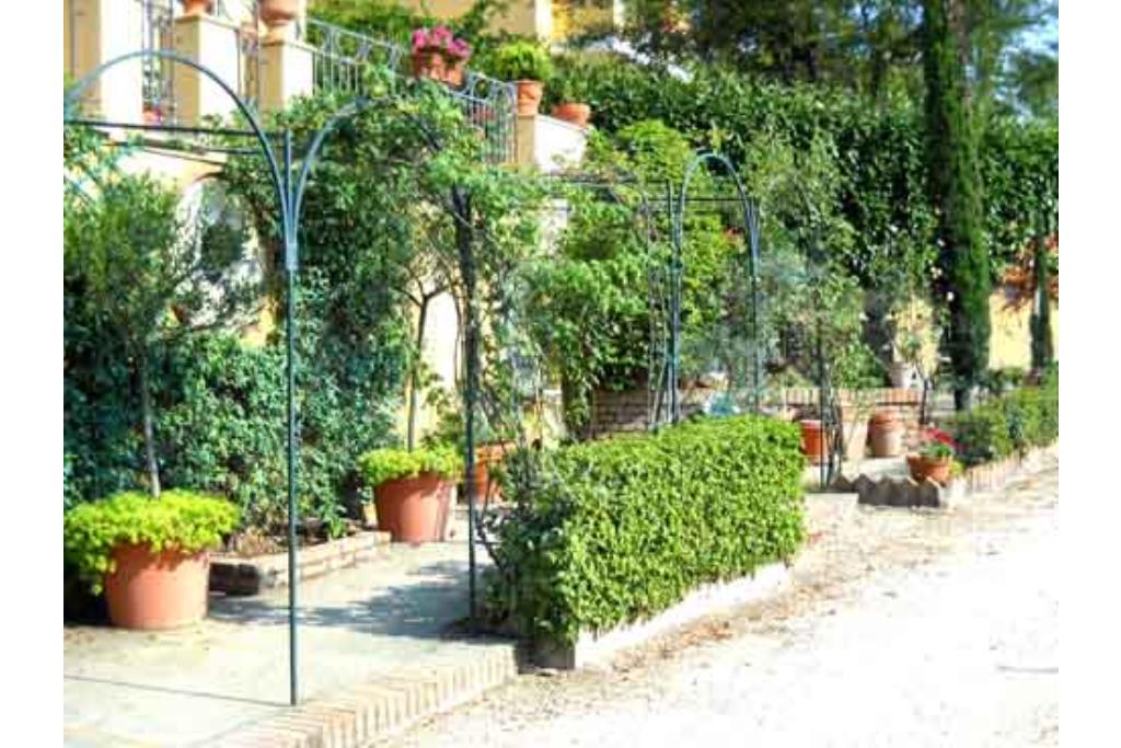 Villa con Giardino in Parco - Villa in vendita in piccolo parco privato