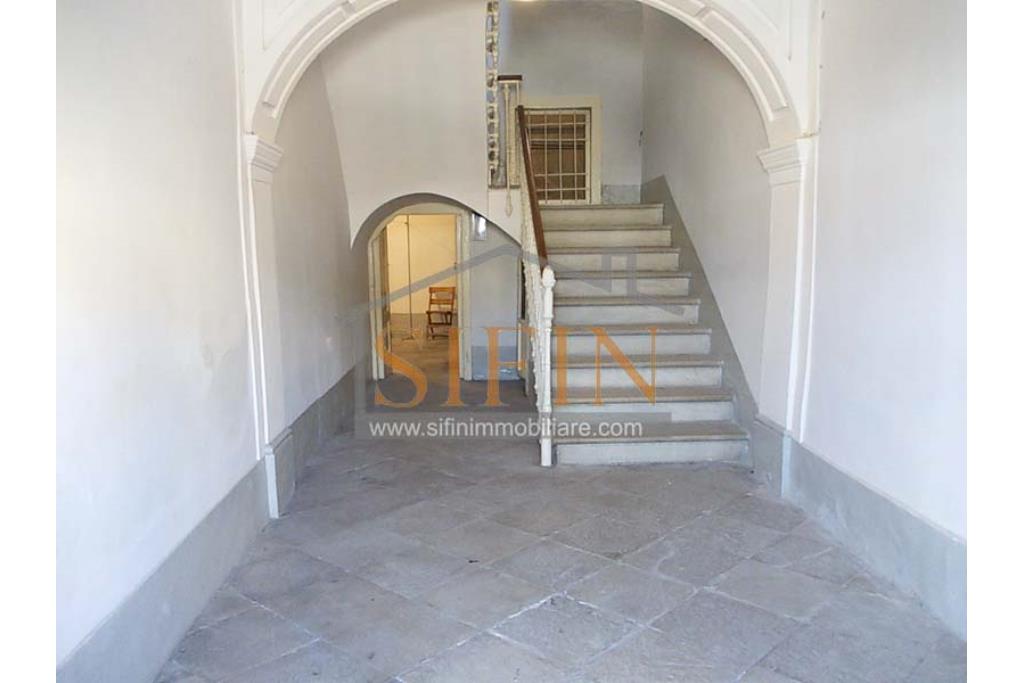 Appartamento storico - appartamento in vendita a Savignano Irpino sulla centralissima Piazza Umberto I