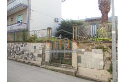 Villetta con giardino - Pietradefusi, su Corso V. Emanuele, proponiamo in vendita villetta da riparare o ricostruire