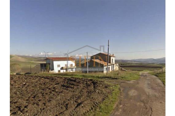 Casa con tre ettari di terreno - Vendita - Vallata C/da Maggiano