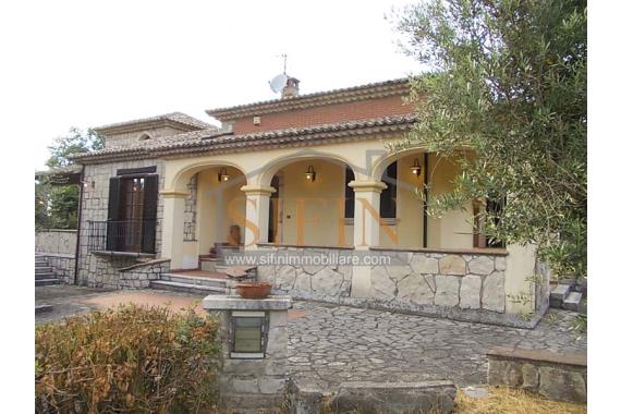 Favolosa Villa con Giardino - Vendita - Fontanarosa C/da Sianana