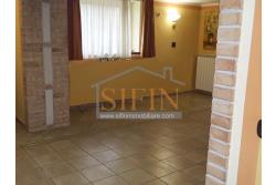 Villa con Giardino - Villa di mq. 400,00 ca. oltre a mq. 56,00 di garage e dependance autonoma di mq. 80,00 il tutto circondato da mq. 1.500,00 di giardino 