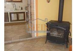 Villa con Giardino - Villa di mq. 400,00 ca. oltre a mq. 56,00 di garage e dependance autonoma di mq. 80,00 il tutto circondato da mq. 1.500,00 di giardino 