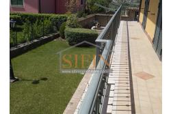 Villa con Giardino - Villa di mq. 400,00 ca. oltre a mq. 56,00 di garage e dependance autonoma di mq. 80,00 il tutto circondato da mq. 1.500,00 di giardino 