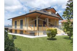 Villa con Giardino - Villa di mq. 400,00 ca. oltre a mq. 56,00 di garage e dependance autonoma di mq. 80,00 il tutto circondato da mq. 1.500,00 di giardino 