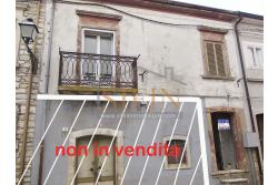 Casa indipendente - Montaguto, C.so Umberto I, proponiamo in vendita appartamento d'epoca di mq. 50,00 ca. con ingresso indipendente ed ubicato al piano primo.
