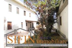 Appartamento con giardino - Melito Irpino, in zona periferica, proponiamo in vendita favoloso appartamento di mq. 115,00 ca. con buone rifiniture tra cui tapparelle ad azionamento elettrico, aria condizionata, porta blindata