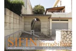 Appartamento con giardino - Melito Irpino, in zona periferica, proponiamo in vendita favoloso appartamento di mq. 115,00 ca. con buone rifiniture tra cui tapparelle ad azionamento elettrico, aria condizionata, porta blindata