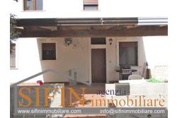 Appartamento con giardino - Melito Irpino, in zona periferica, proponiamo in vendita favoloso appartamento di mq. 115,00 ca. con buone rifiniture tra cui tapparelle ad azionamento elettrico, aria condizionata, porta blindata