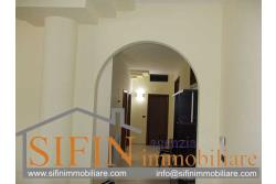 Appartamento con giardino - Melito Irpino, in zona periferica, proponiamo in vendita favoloso appartamento di mq. 115,00 ca. con buone rifiniture tra cui tapparelle ad azionamento elettrico, aria condizionata, porta blindata