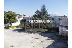 Capannone con uffici e piazzale - Napoli, adiacente Aeroporto di Capodichino, via Filippo Maria Briganti, proponiamo in locazione capannone di mq. 3.000,00 