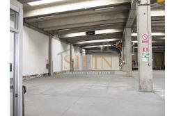 Capannone con uffici e piazzale - Napoli, adiacente Aeroporto di Capodichino, via Filippo Maria Briganti, proponiamo in locazione capannone di mq. 3.000,00 