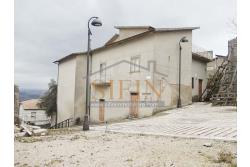 Casa padronale - Casalbore, via F. Gallo, in pieno centro storico e a poca distanza dalla Torre Normanna, proponiamo in vendita casa padronale di mq. 280,00 ca. complessivi 