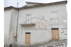 Casa padronale - Casalbore, via F. Gallo, in pieno centro storico e a poca distanza dalla Torre Normanna, proponiamo in vendita casa padronale di mq. 280,00 ca. complessivi 