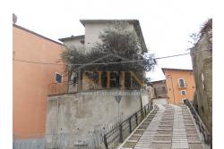 Casa padronale - Casalbore, via F. Gallo, in pieno centro storico e a poca distanza dalla Torre Normanna, proponiamo in vendita casa padronale di mq. 280,00 ca. complessivi 