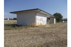 Terreno Edificabile - Grottaminarda - Flumeri (AV) Localit Tre Torri proponiamo in vendita terreno edificabile ad uso commerciale e/o artigianale di mq. 38.000,00 con capannone di mq. 500,00 disposto su due livelli (250+250) con alto indice di edificabilit.