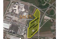 Terreno Edificabile - Grottaminarda - Flumeri (AV) Localit Tre Torri proponiamo in vendita terreno edificabile ad uso commerciale e/o artigianale di mq. 38.000,00 con capannone di mq. 500,00 disposto su due livelli (250+250) con alto indice di edificabilit.