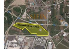 Terreno Edificabile - Grottaminarda - Flumeri (AV) Localit Tre Torri proponiamo in vendita terreno edificabile ad uso commerciale e/o artigianale di mq. 38.000,00 con capannone di mq. 500,00 disposto su due livelli (250+250) con alto indice di edificabilit.