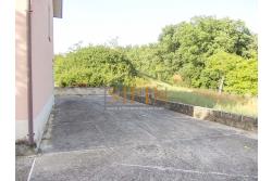 Casa con giardino e dependance - casa singola di complessivi mq. 250,00 ca. di cui mq. 50,00 destinati a garage il tutto circondato da mq. 2.000,00 di giardino su cui insiste un deposito di mq. 100,00 ca. ideale per la realizzazione di altra villetta indipendente