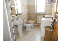 Villa con Terreno - villetta di complessivi mq. 280,00 ca. oltre a deposi per ulteriori mq. 150,00 il tutto circondato da oltre quattro ettari di terreno (mq. 45.000,00) sufficienti per impiantare un azieda agricola.