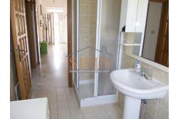 Villa con Terreno - villetta di complessivi mq. 280,00 ca. oltre a deposi per ulteriori mq. 150,00 il tutto circondato da oltre quattro ettari di terreno (mq. 45.000,00) sufficienti per impiantare un azieda agricola.