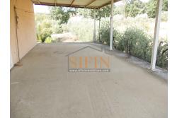 Villa con Terreno - villetta di complessivi mq. 280,00 ca. oltre a deposi per ulteriori mq. 150,00 il tutto circondato da oltre quattro ettari di terreno (mq. 45.000,00) sufficienti per impiantare un azieda agricola.