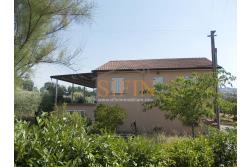 Villa con Terreno - villetta di complessivi mq. 280,00 ca. oltre a deposi per ulteriori mq. 150,00 il tutto circondato da oltre quattro ettari di terreno (mq. 45.000,00) sufficienti per impiantare un azieda agricola.