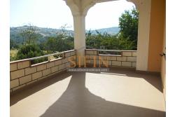 Villa con Terreno - villetta di complessivi mq. 280,00 ca. oltre a deposi per ulteriori mq. 150,00 il tutto circondato da oltre quattro ettari di terreno (mq. 45.000,00) sufficienti per impiantare un azieda agricola.