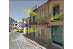 Casa singola  - Mirabella Eclano, sulla centralissima Via Roma, proponiamo in vendita terratetto su 4 livelli per un totale complessivo di mq. 130,00