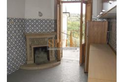 Casa singola  - Mirabella Eclano, sulla centralissima Via Roma, proponiamo in vendita terratetto su 4 livelli per un totale complessivo di mq. 130,00