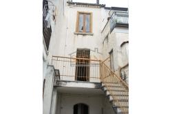 Casa singola  - Mirabella Eclano, sulla centralissima Via Roma, proponiamo in vendita terratetto su 4 livelli per un totale complessivo di mq. 130,00