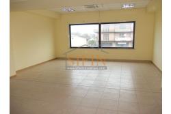 villa con locale commerciale - Grottaminarda via Fontanelle (S.S.91) proponiamo in vendita fabbricato di complessivi mq. 600,00 fornito di ascensore, che collega il piano terra con il piano primo, oltre a mq. 450,00 ca. di piazzale asfaltato