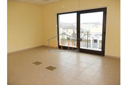 villa con locale commerciale - Grottaminarda via Fontanelle (S.S.91) proponiamo in vendita fabbricato di complessivi mq. 600,00 fornito di ascensore, che collega il piano terra con il piano primo, oltre a mq. 450,00 ca. di piazzale asfaltato