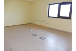 villa con locale commerciale - Grottaminarda via Fontanelle (S.S.91) proponiamo in vendita fabbricato di complessivi mq. 600,00 fornito di ascensore, che collega il piano terra con il piano primo, oltre a mq. 450,00 ca. di piazzale asfaltato