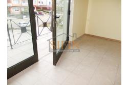 villa con locale commerciale - Grottaminarda via Fontanelle (S.S.91) proponiamo in vendita fabbricato di complessivi mq. 600,00 fornito di ascensore, che collega il piano terra con il piano primo, oltre a mq. 450,00 ca. di piazzale asfaltato