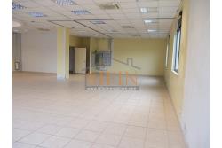 villa con locale commerciale - Grottaminarda via Fontanelle (S.S.91) proponiamo in vendita fabbricato di complessivi mq. 600,00 fornito di ascensore, che collega il piano terra con il piano primo, oltre a mq. 450,00 ca. di piazzale asfaltato
