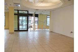 Locale Commerciale - Grottaminarda, su strada ad alto flusso veicolare, via Fontanelle, proponiamo in vendita locale commerciale (ex sede banca) di mq. 160,00 ca. con mq. 300,00 di piazzale pavimentato ad uso esclusivo
