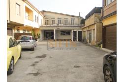 fabbricato 1.700 mq - Grottaminarda, via M. Buonarroti, in adiacenza della Banca Popolare di Bari e a soli 300 metri dal Corso Vittorio Veneto, proponiamo in vendita Palazzina commerciale da Ristrutturare di complessivi mq. 1.700,00 ca. disposta su tre livelli