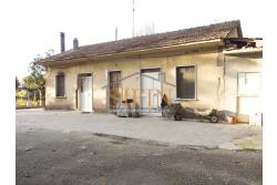 Casa con terreno - Grottaminarda (AV) proponiamo in vendita compendio immobiliare composto da: due fabbricati di cui il primo di mq. 200,00 ca. costruito negli anni '90 ed il secondo fabbricato di mq. 100,00 risalente al 1962.