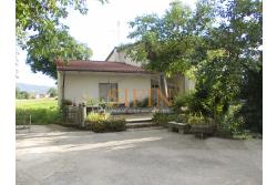 Casa con terreno - Grottaminarda (AV) proponiamo in vendita compendio immobiliare composto da: due fabbricati di cui il primo di mq. 200,00 ca. costruito negli anni '90 ed il secondo fabbricato di mq. 100,00 risalente al 1962.