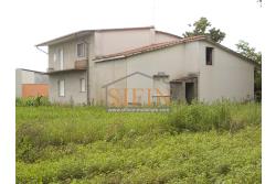 Casa con terreno - Grottaminarda (AV) proponiamo in vendita compendio immobiliare composto da: due fabbricati di cui il primo di mq. 200,00 ca. costruito negli anni '90 ed il secondo fabbricato di mq. 100,00 risalente al 1962.